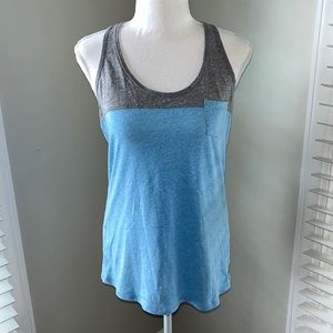 💋 3/$30 Women’s Under Armour Tank